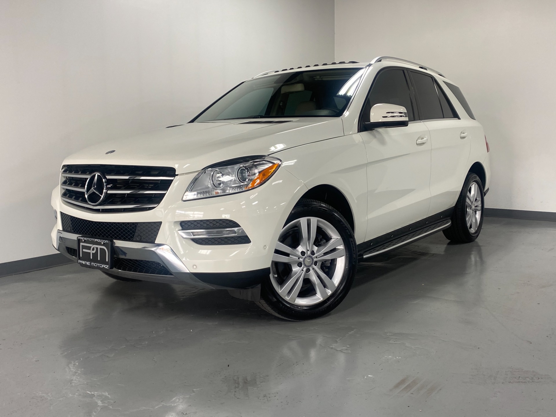 Mercedes-Benz ML 350 電動乗用車 ホワイト Used 2013 Arctic White Mercedes-Benz M-Class ML 350 4MATIC