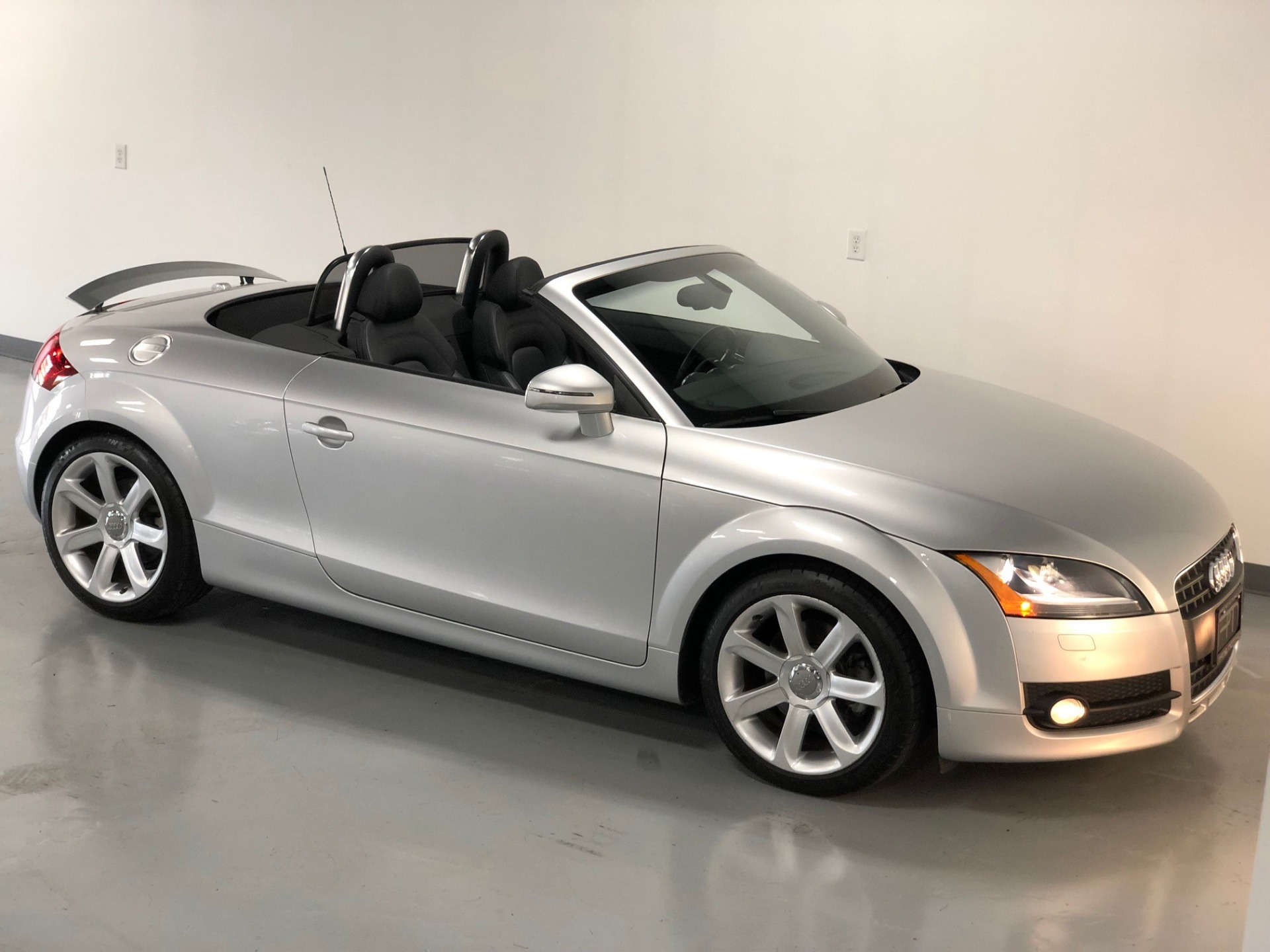 Audi   TT ロードスター　メタル Used 2008 Light Silver Metallic Audi TT CONVERTIBLE 2.0T For