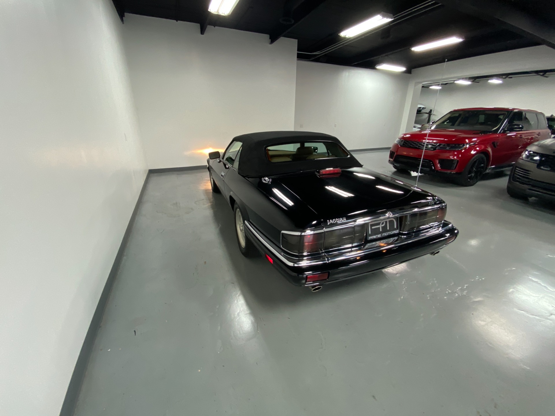 Black Jaguar・2点まとめ買い 30k-Mile 1995 Jaguar XJS 2+2 Convertible V12 for sale on BaT