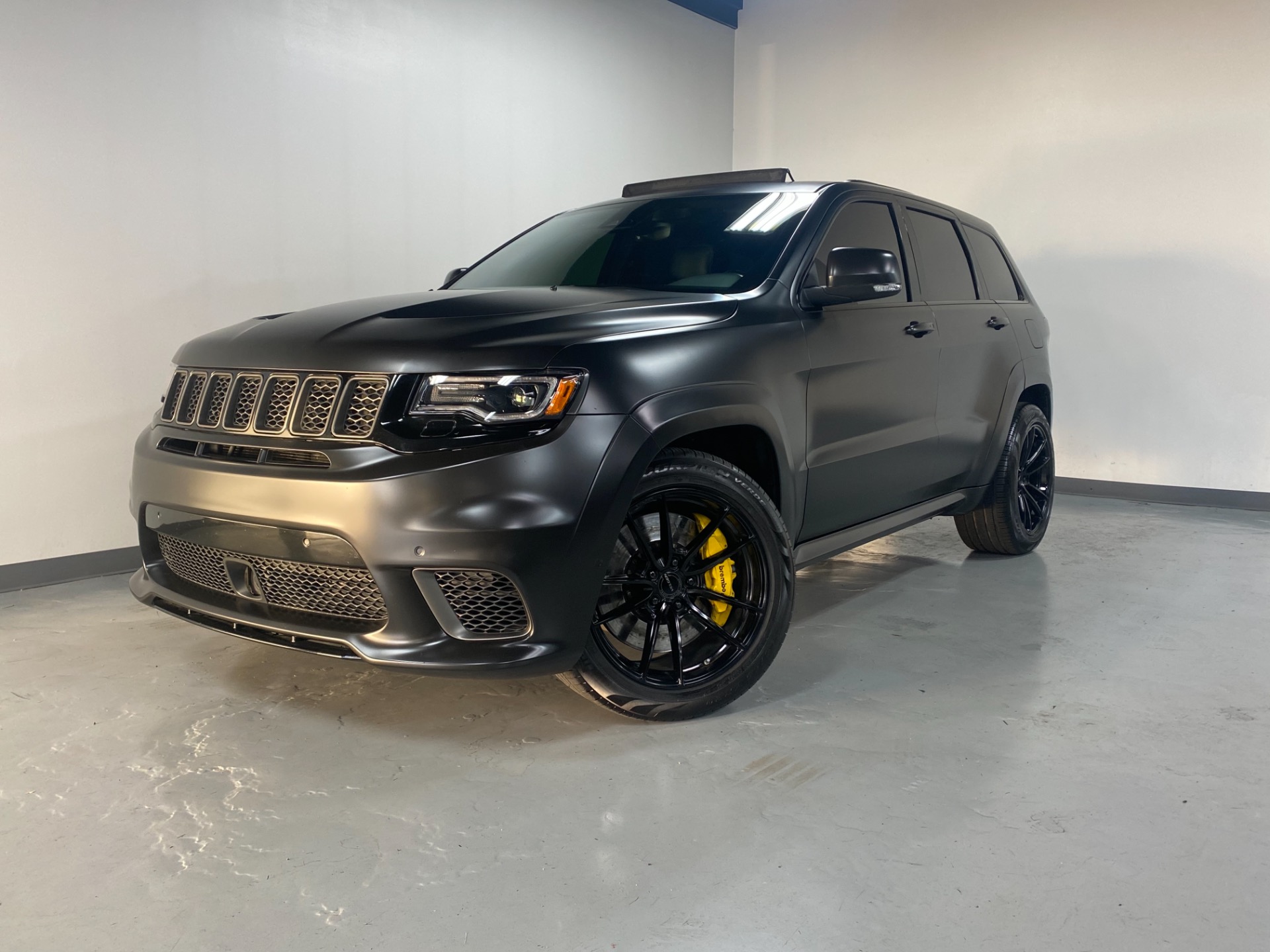 Used 2018 Bright White Clear Coat Jeep Grand Cherokee 4X4